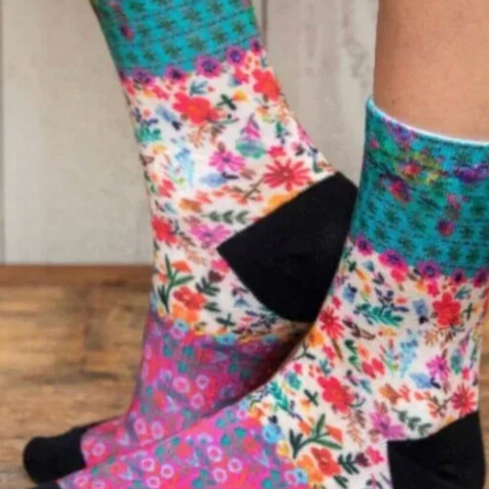 NATURAL LIFE: RAINBOW ๐ GARDEN SOCKS & TOTE SET - Picture 14 of 15